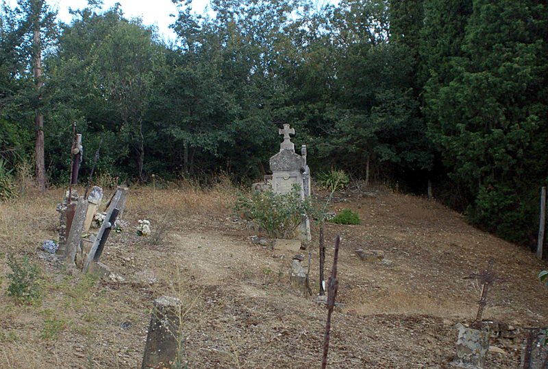 Le cimetire de Coustaussa